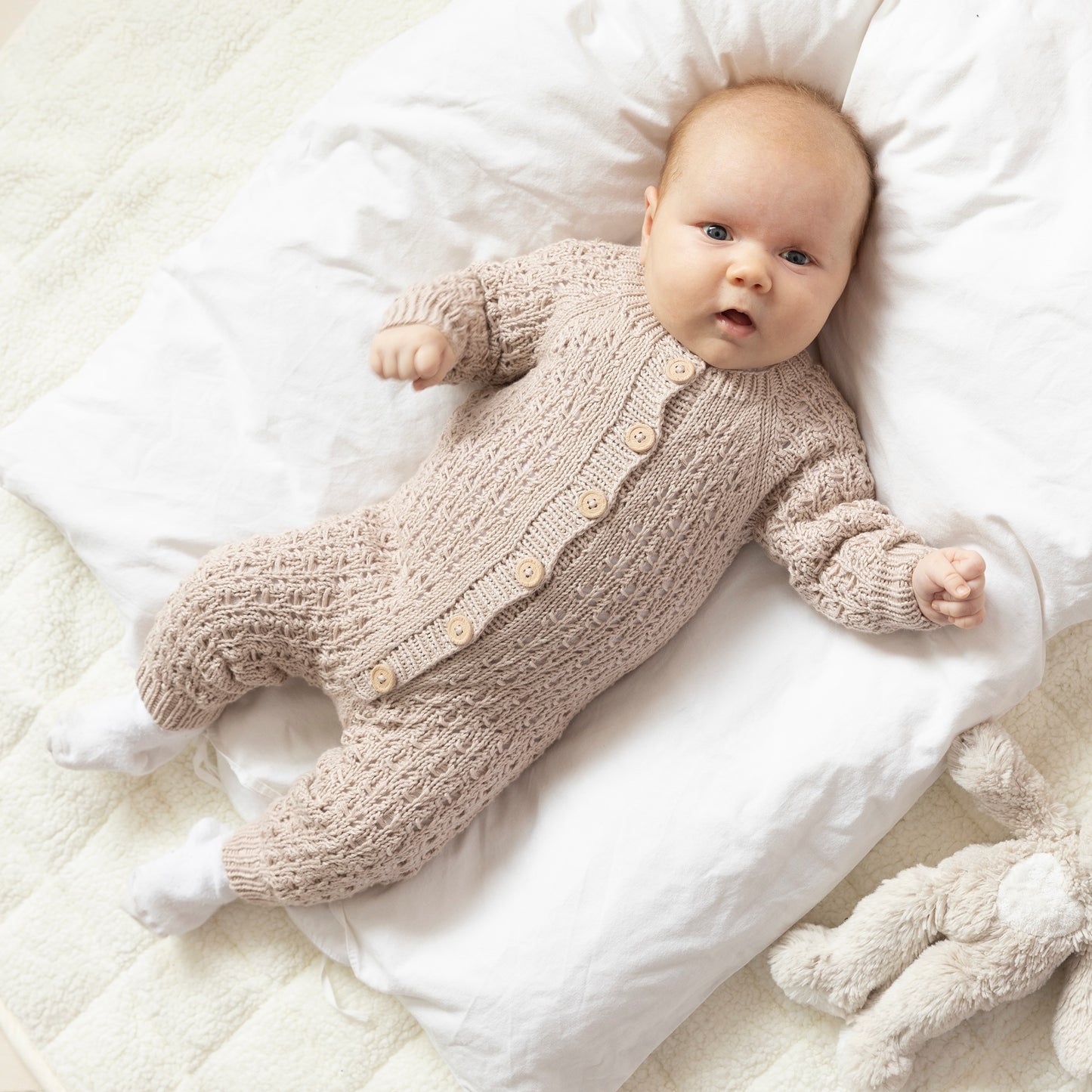 Strikk The Look: Falene dress og kyse beige