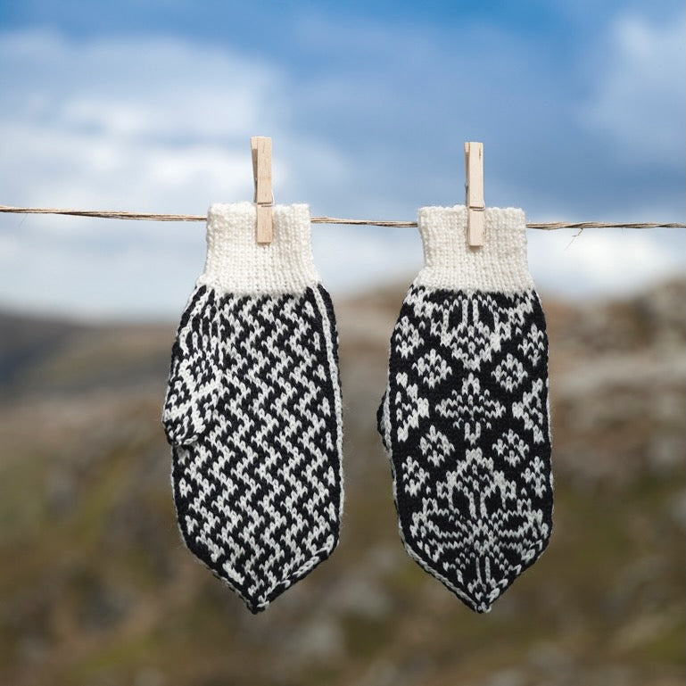 Strikk The Look: Matle-votter hvit/svart