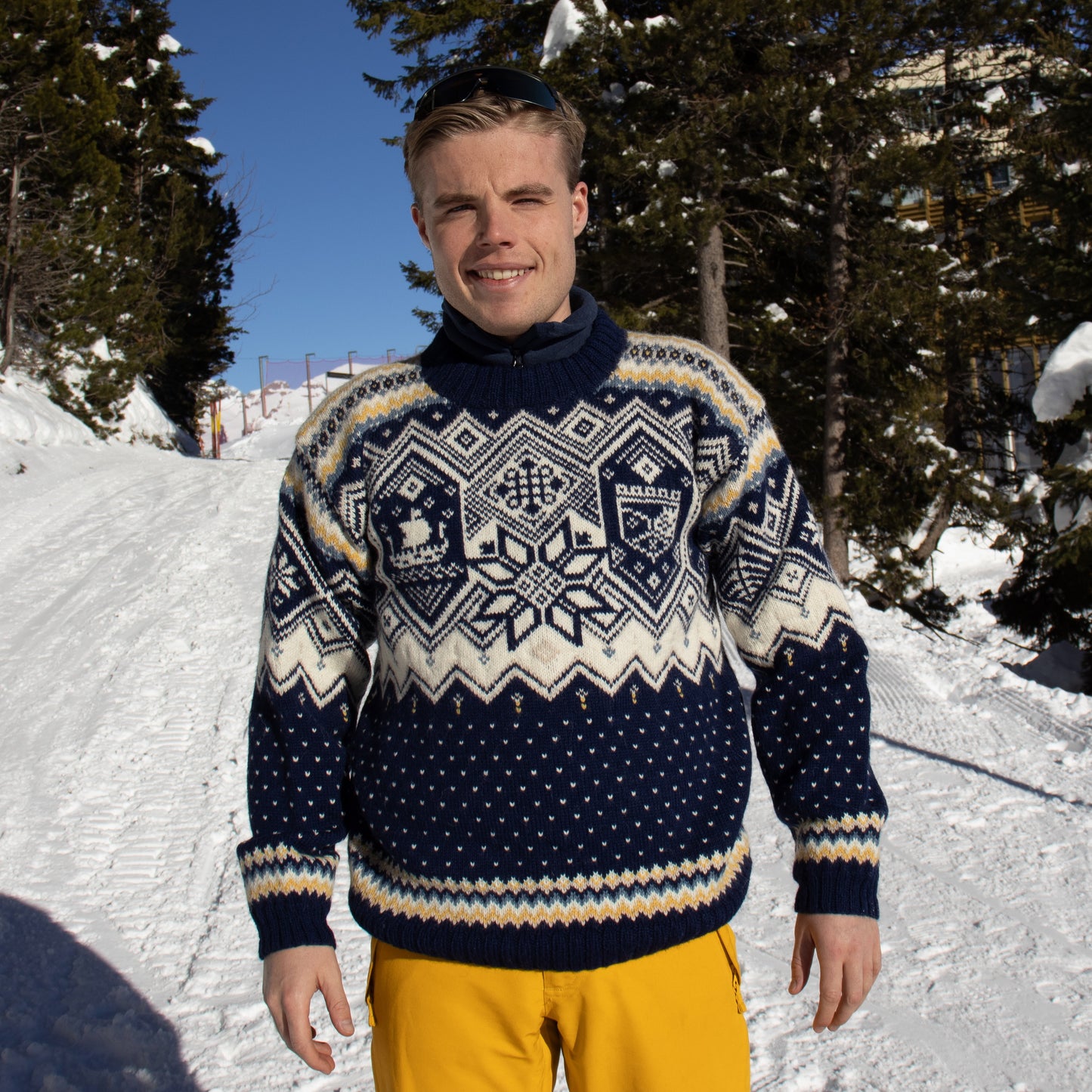 Strikk The Look: VM-genseren Trondheim 2025, sterk, marine original