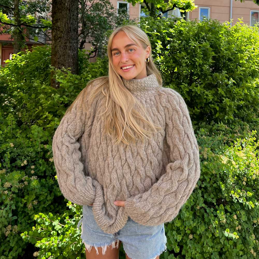 Strikk The Look: Aud-genser lys kamel