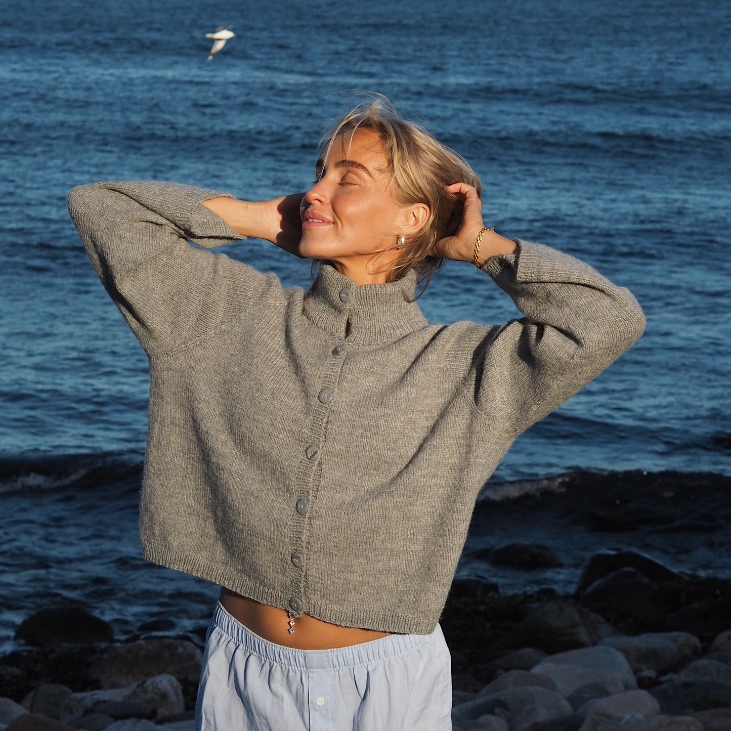 Strikk The Look: Nøkken-cardigan grå, sterk