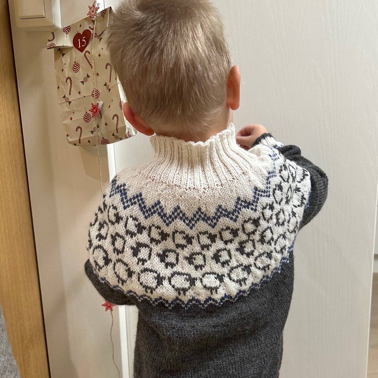 Strikk The Look: Sauedans-genser koks