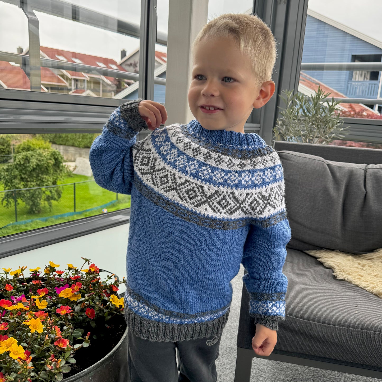 Strikk The Look: Sokrates-genser jeansblå