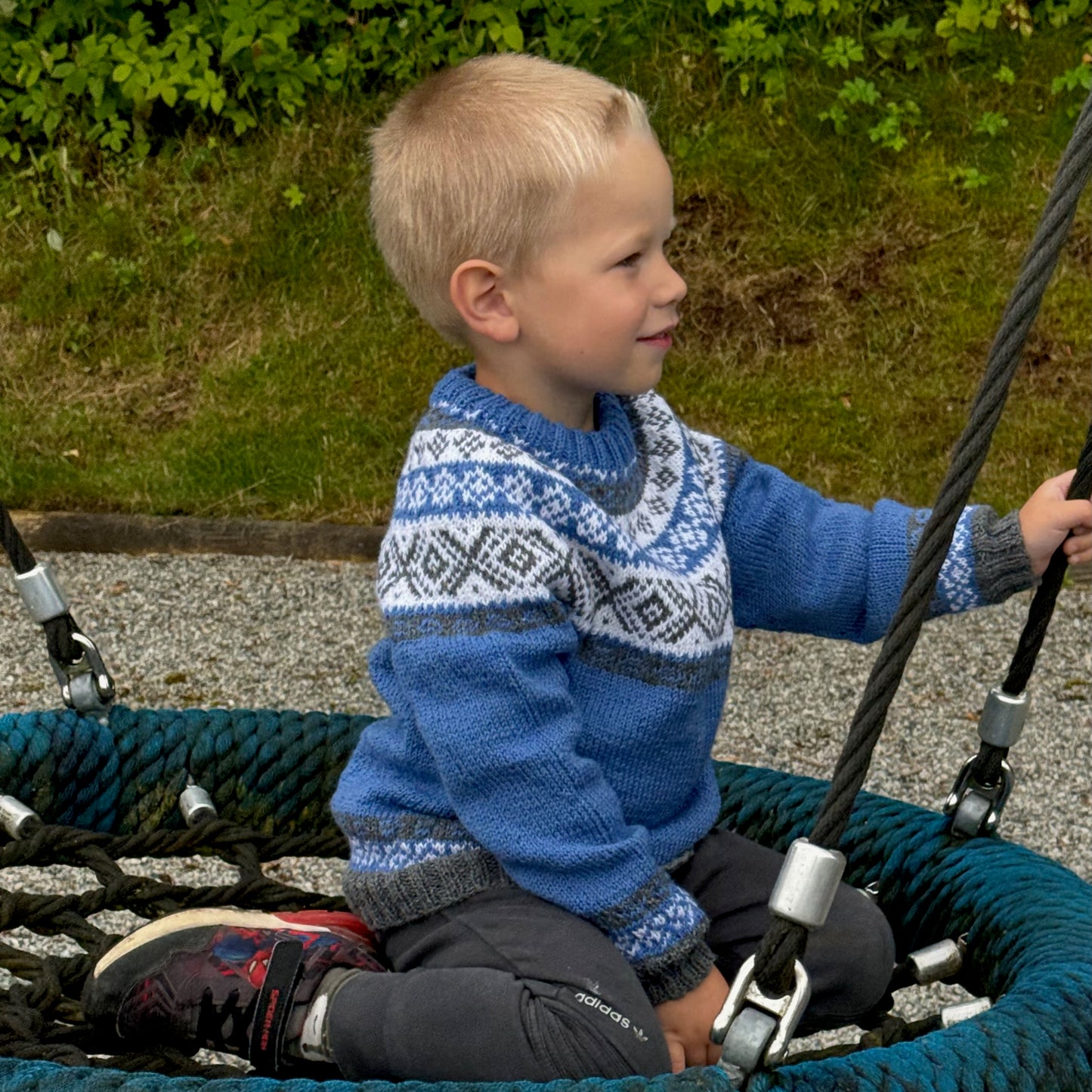 Strikk The Look: Sokrates-genser jeansblå