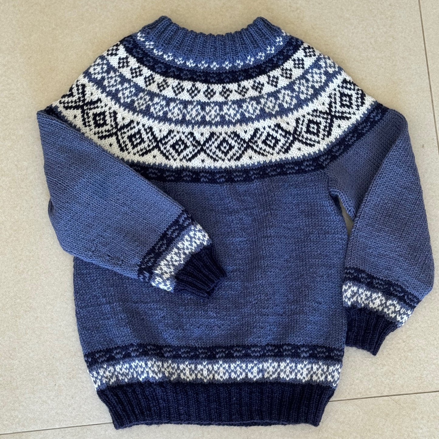 Strikk The Look: Sokrates-genser jeansblå