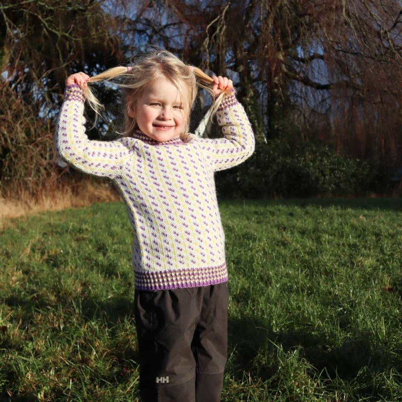 Strikk The Look: Islender-genser barn hvit