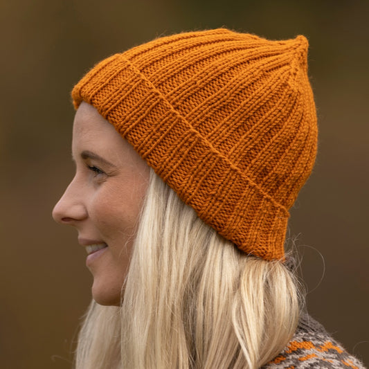 Strikk The Look: Alaska-lue brent oransje