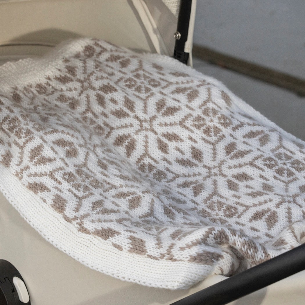 Strikk The Look: Filippa-vognteppehvit