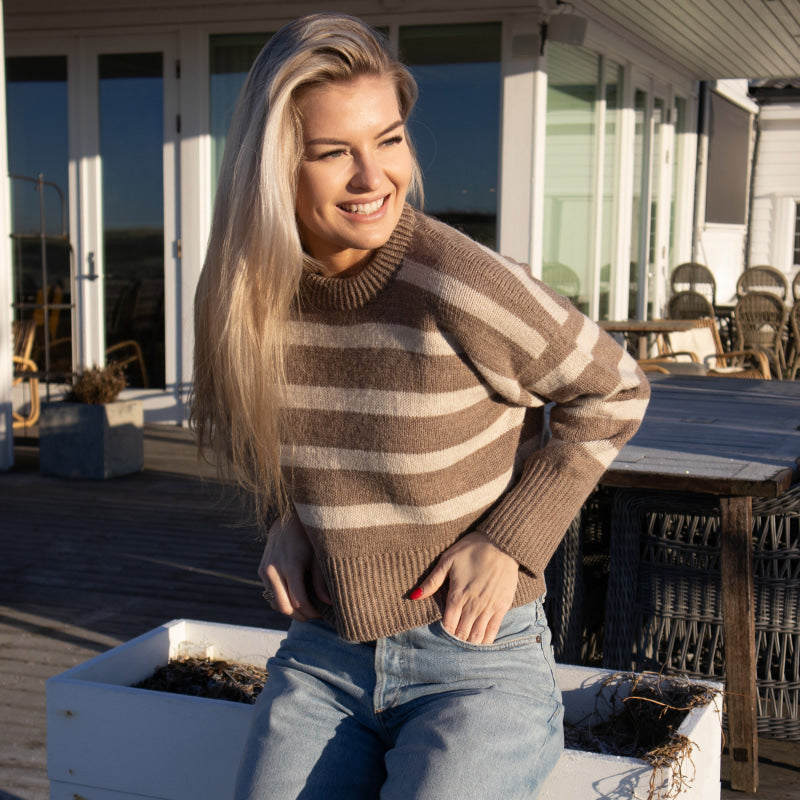 Strikk The Look: Alexa-genser lys brun