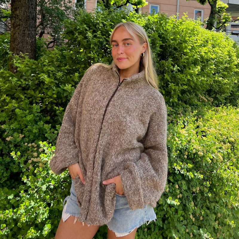 Strikk The Look: Aud-jakke lys kamel