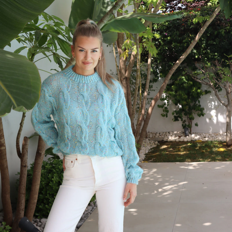 Strikk The Look: Cable-genser lys turkis