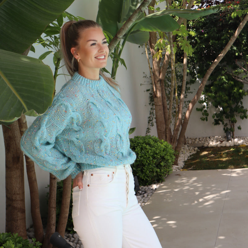 Strikk The Look: Cable-genser lys turkis