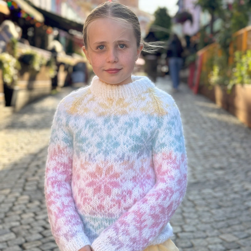 Strikk the Look: Carly-genser barn hvit