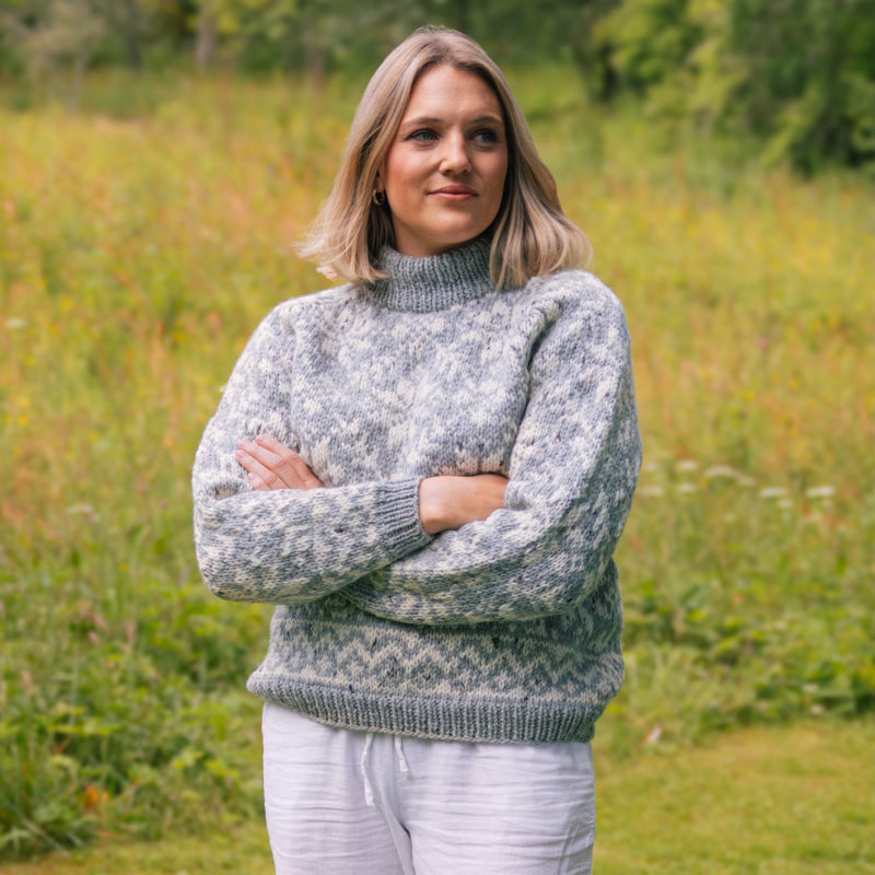 Strikk The Look: Carly-genser grå