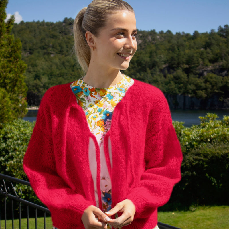 Strikk the Look:  Cord-jakke dyp rød