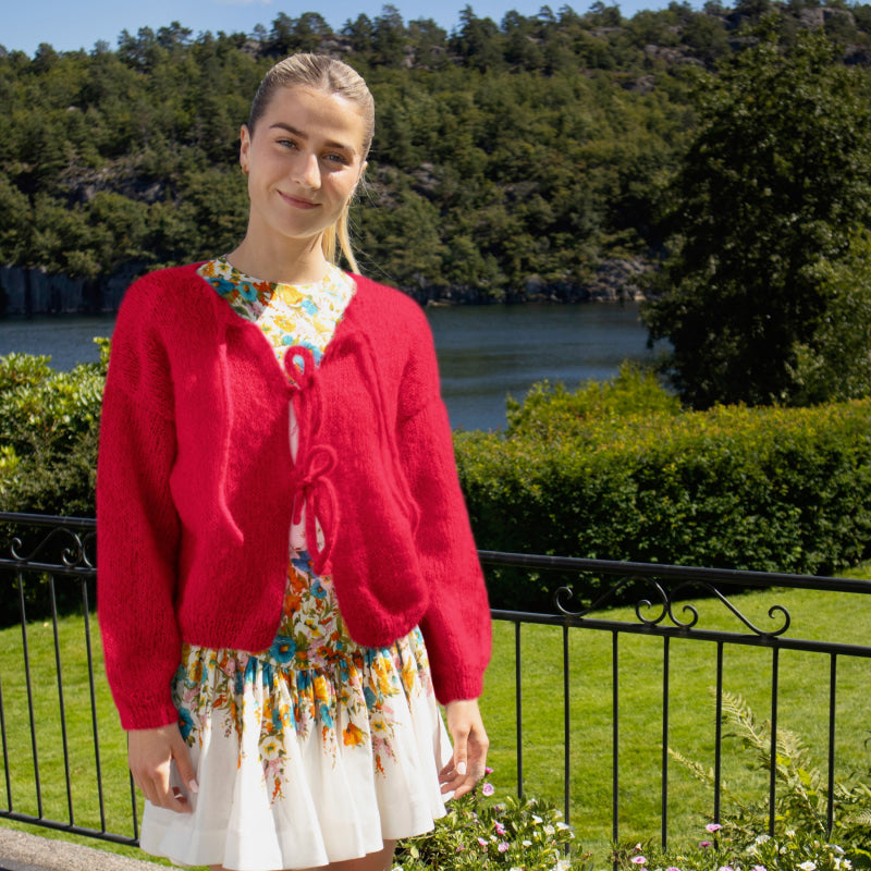 Strikk the Look:  Cord-jakke dyp rød