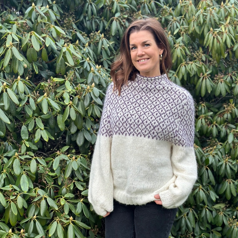 Strikk the Look: Glød-genser natur-lilla
