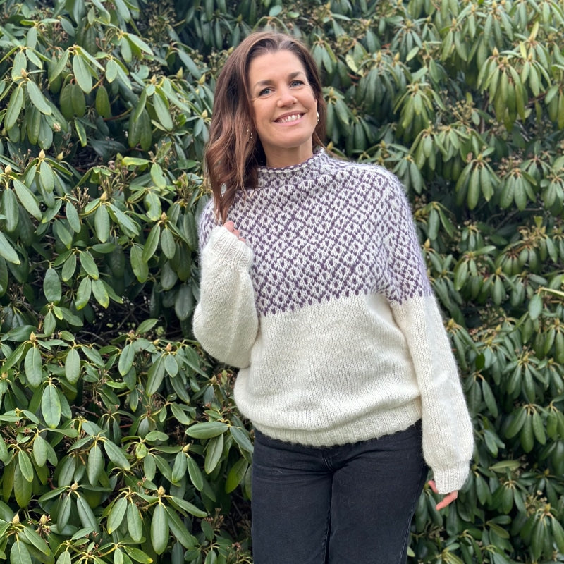 Strikk the Look: Glød-genser natur-lilla