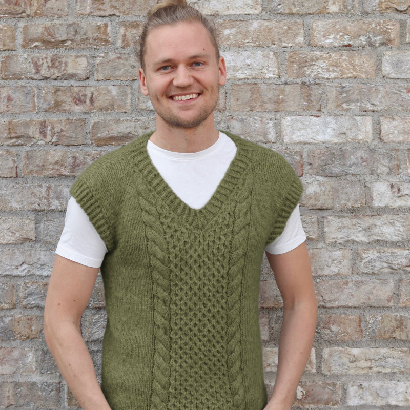 Strikk The Look: Herrevest med v-hals grønn