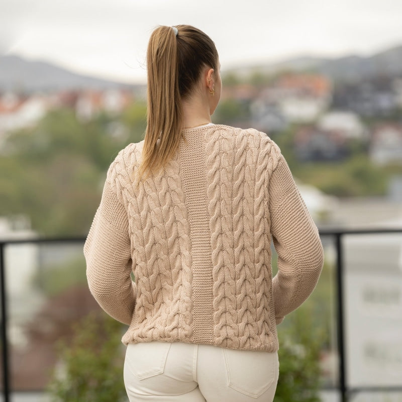 Strikk The Look: Home-genser beige