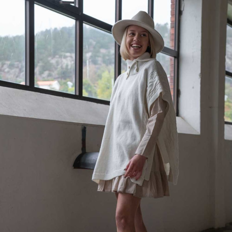 Strikk The Look: Lilou Ponchovest hvit