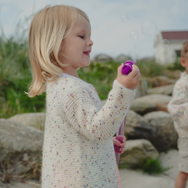 Strikk The Look: Lykkeliten rillejakke hvit