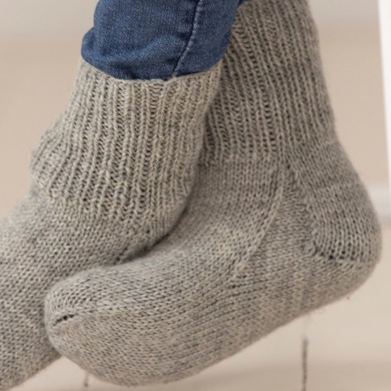 Strikk The Look: Miller-sokker lys grå