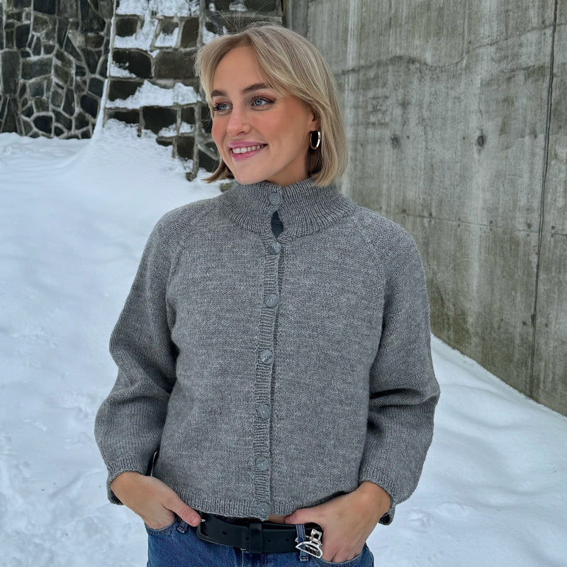 Strikk The Look: Nøkken-cardigan grå, sterk
