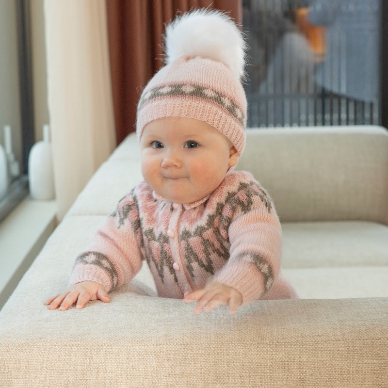 Strikk The Look: Oldefar-dress og lue