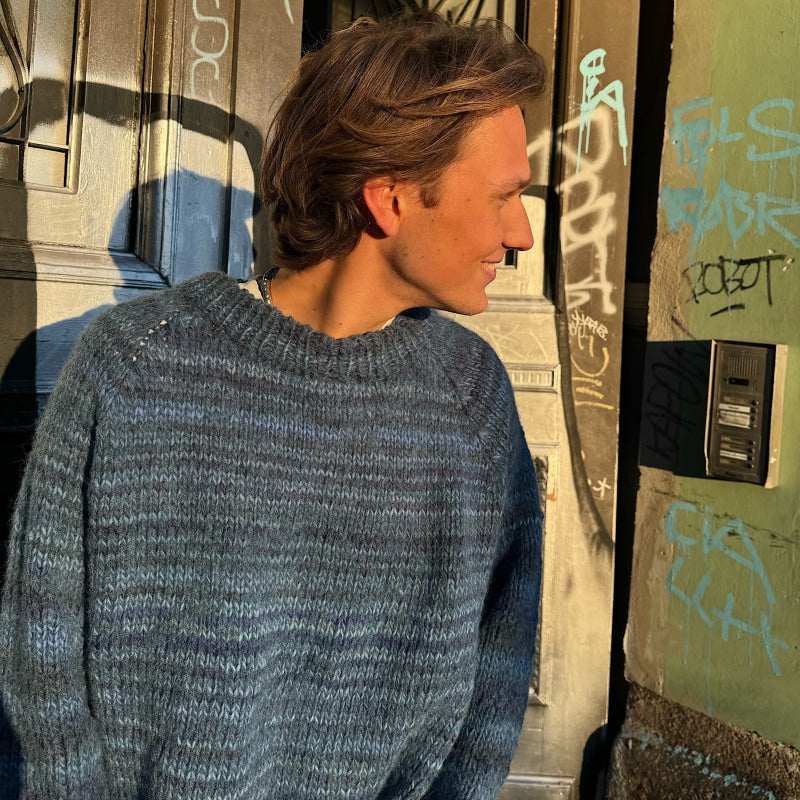 Strikk the Look: Øyunn unisex-genser blå/denim