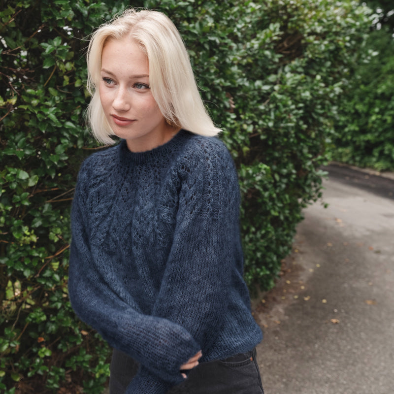 Strikk The Look: Soft-genser indigo melert