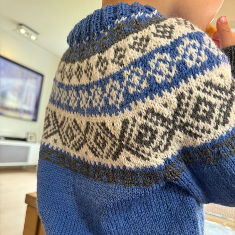 Strikk The Look: Sokrates-genser kongeblå