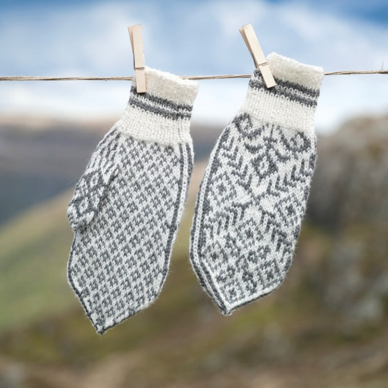 Strikk the Look: Reindal-votter hvit/grå