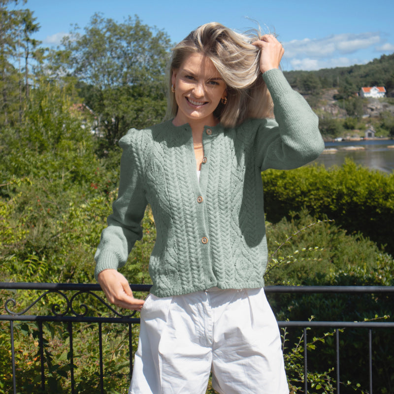 Strikk The Look: Tresser cardigan lys blå