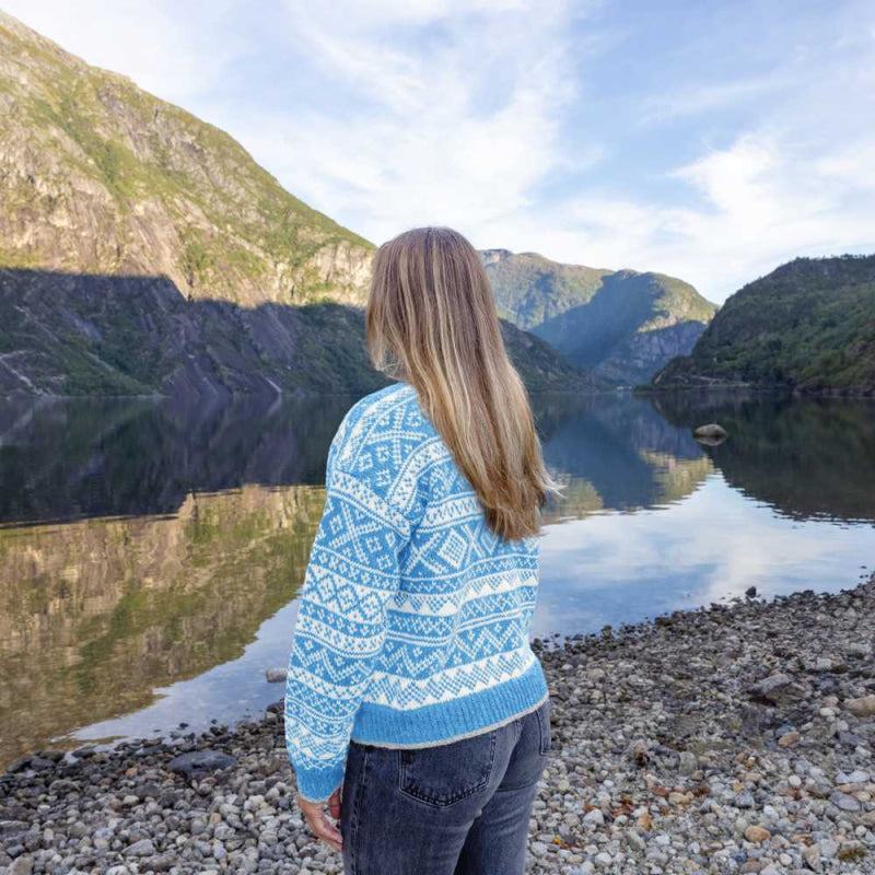 Strikk The Look: Valle-genser isblå