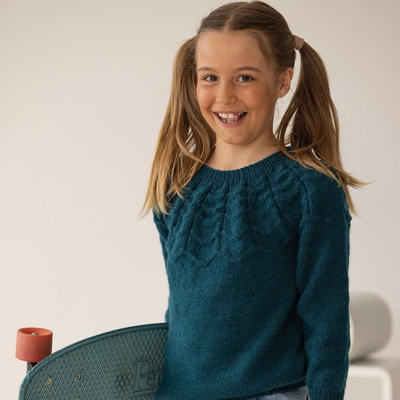 Strikk The Look: Wavey-genser mørk petrol