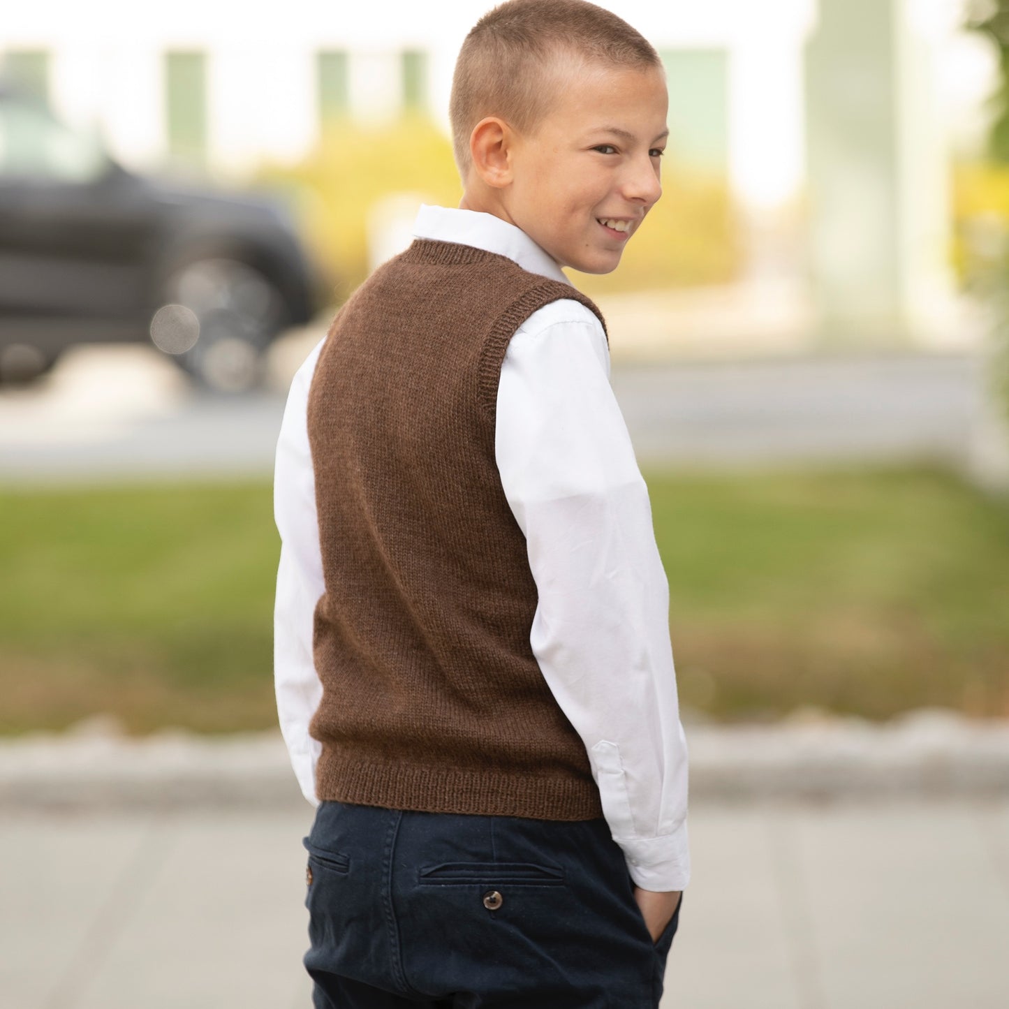 Strikk The Look: Tjommi-vest barn brun
