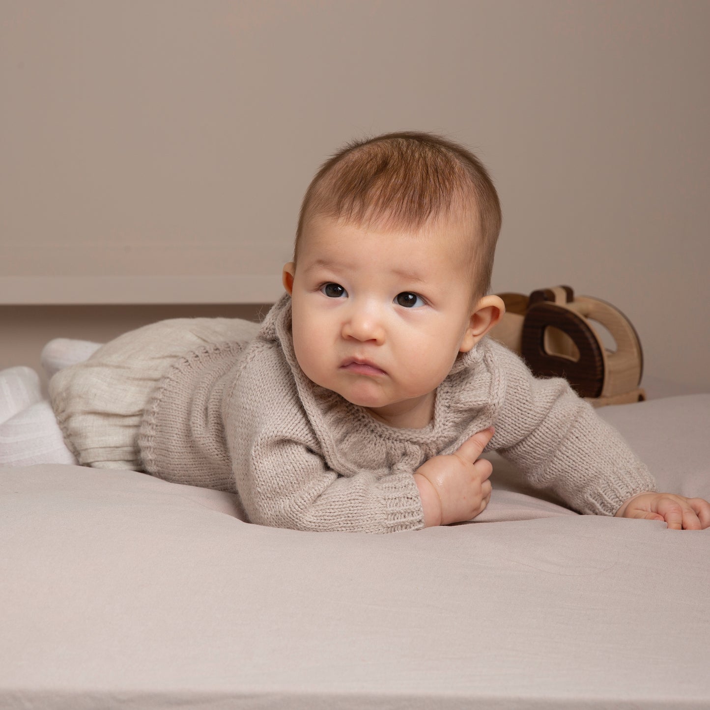 Strikk The Look: Otelie-genser barn sand