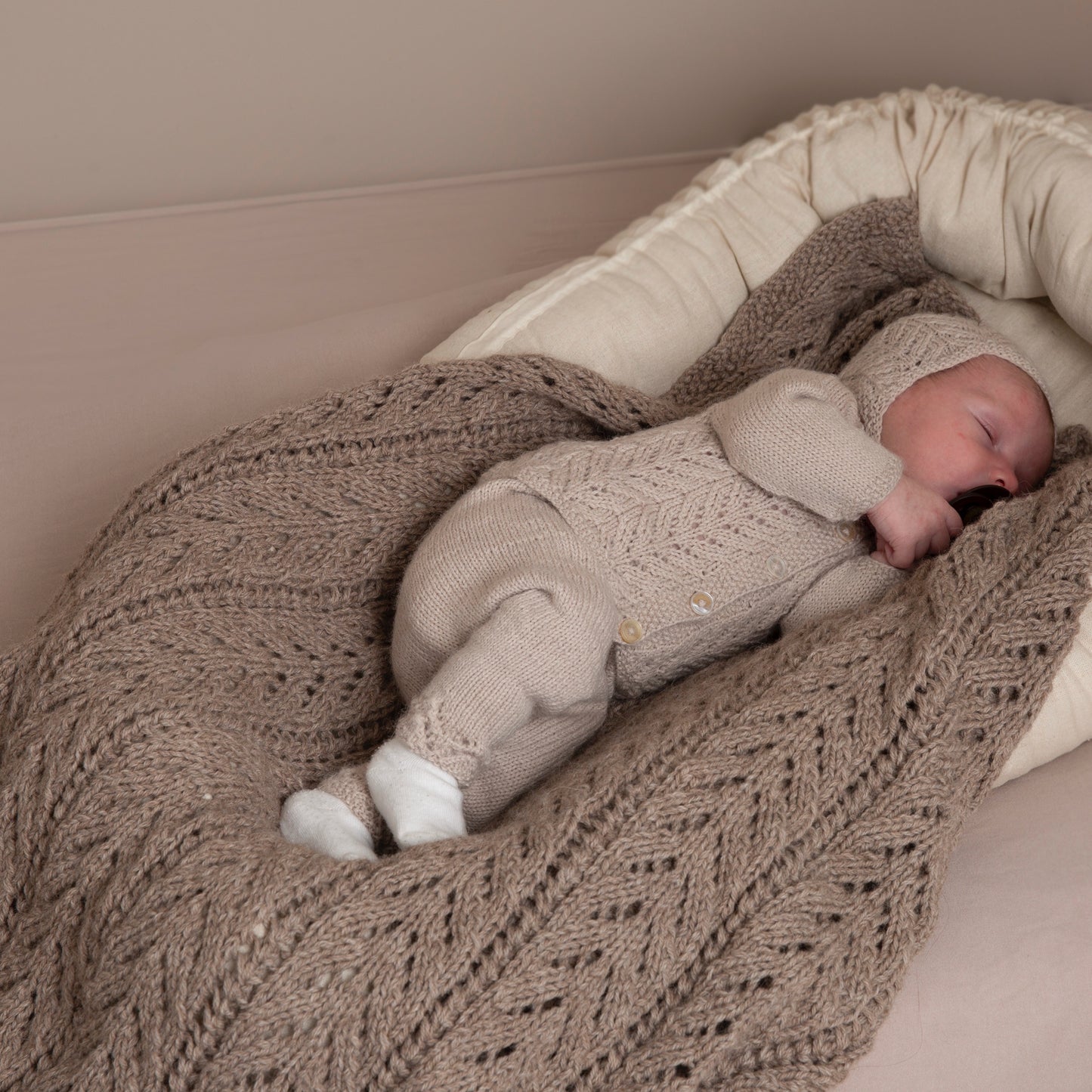 Strikk The Look: Myrtel-teppe lys brun