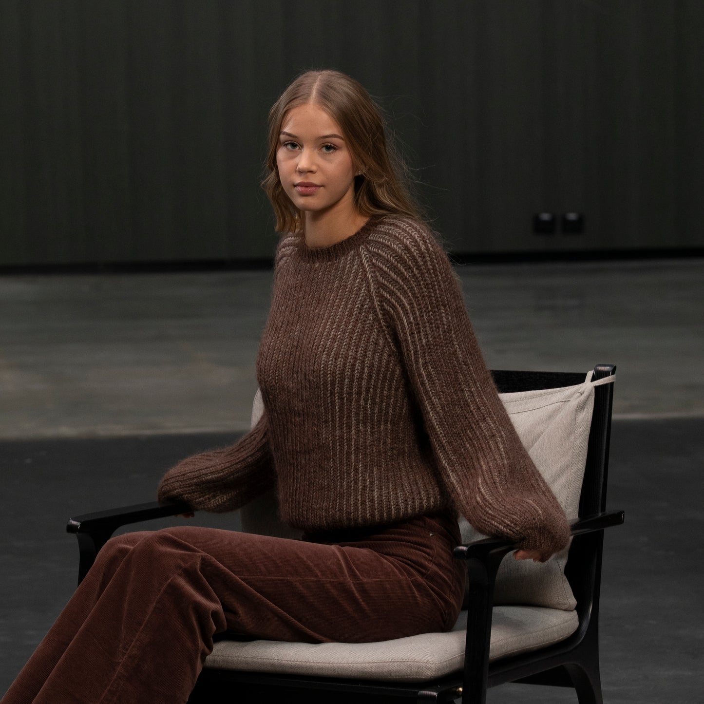 Strikk The Look: Mood-genser brun