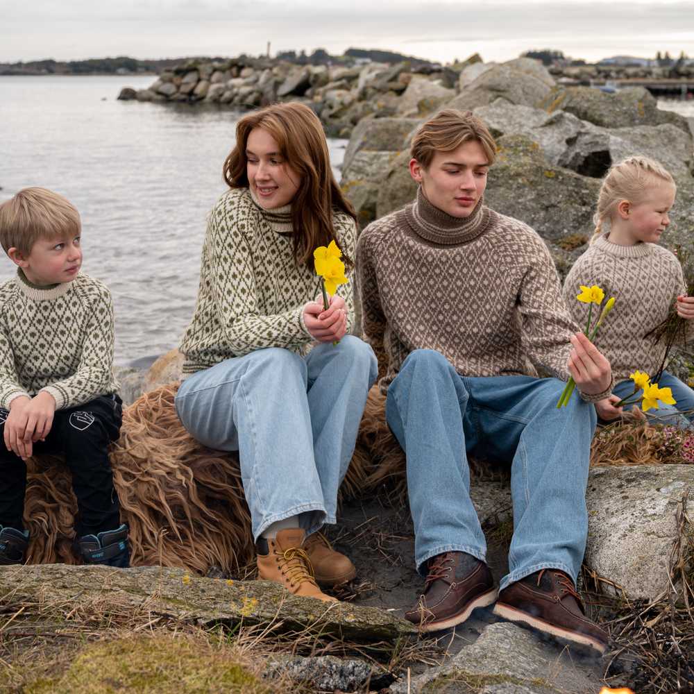 Strikk The Look: Islender genser natur/grønn