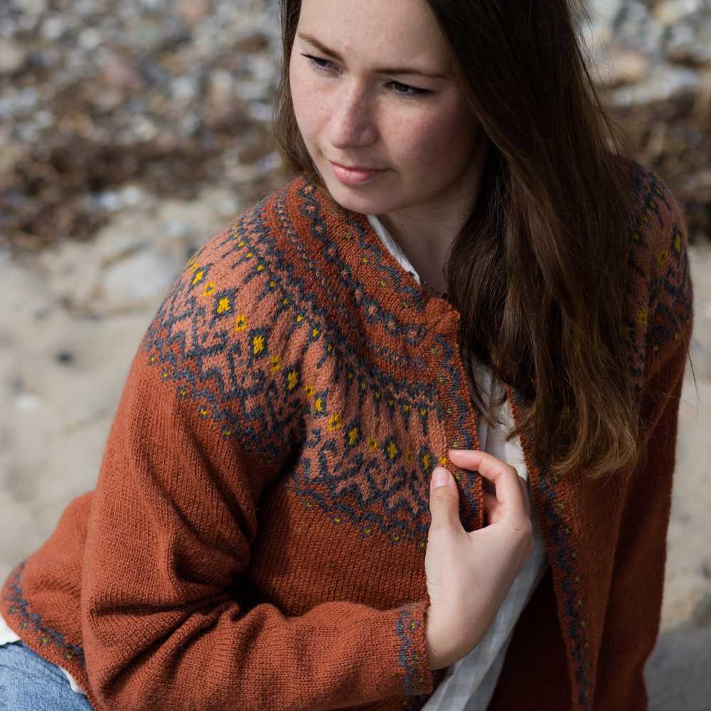 Strikk The Look: Parona-jakke brent rust