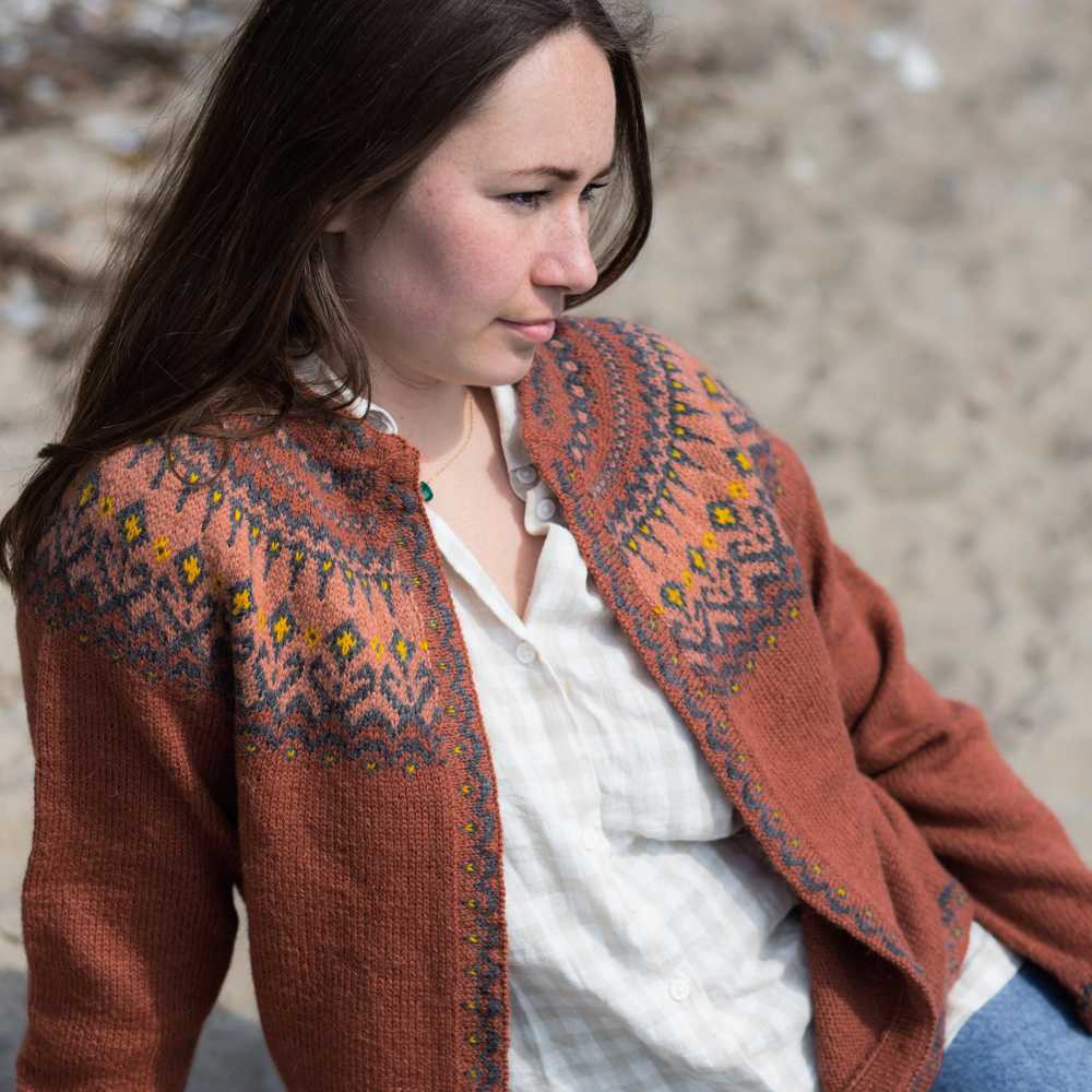 Strikk The Look: Parona-jakke brent rust