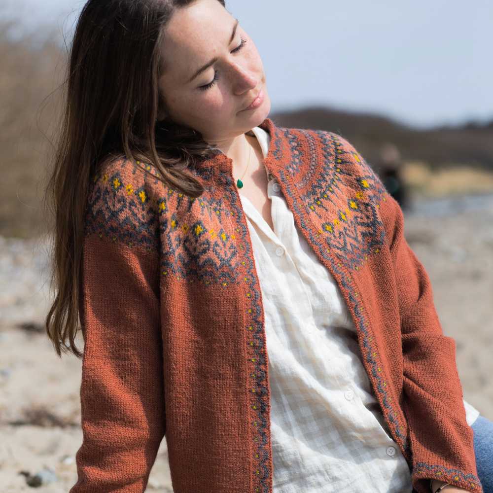 Strikk The Look: Parona-jakke brent rust