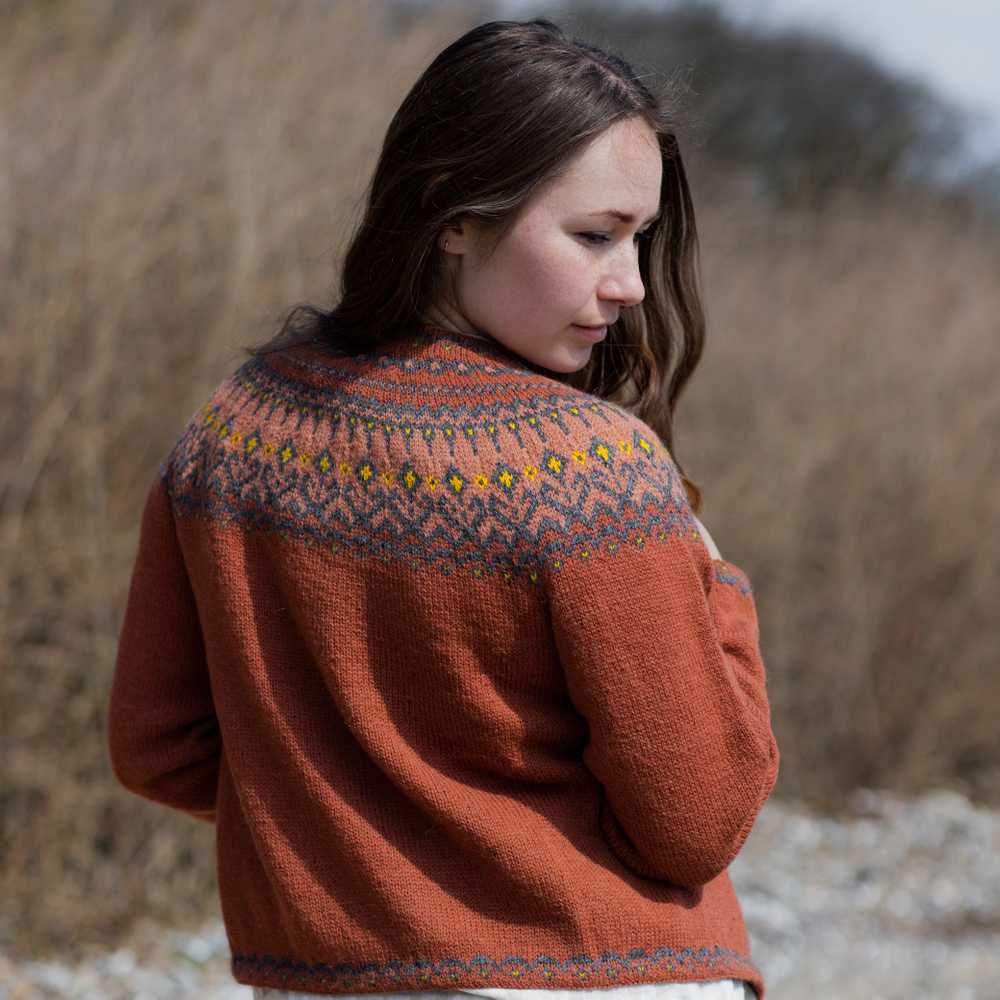 Strikk The Look: Parona-jakke brent rust