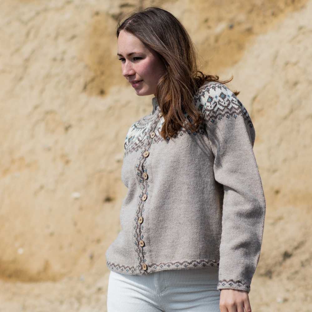 Strikk The Look: Parona-jakke beige