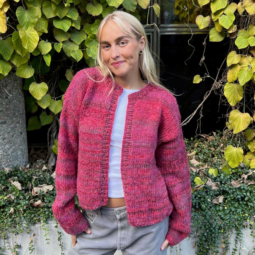 Strikk The look: Øyunn jakke rød