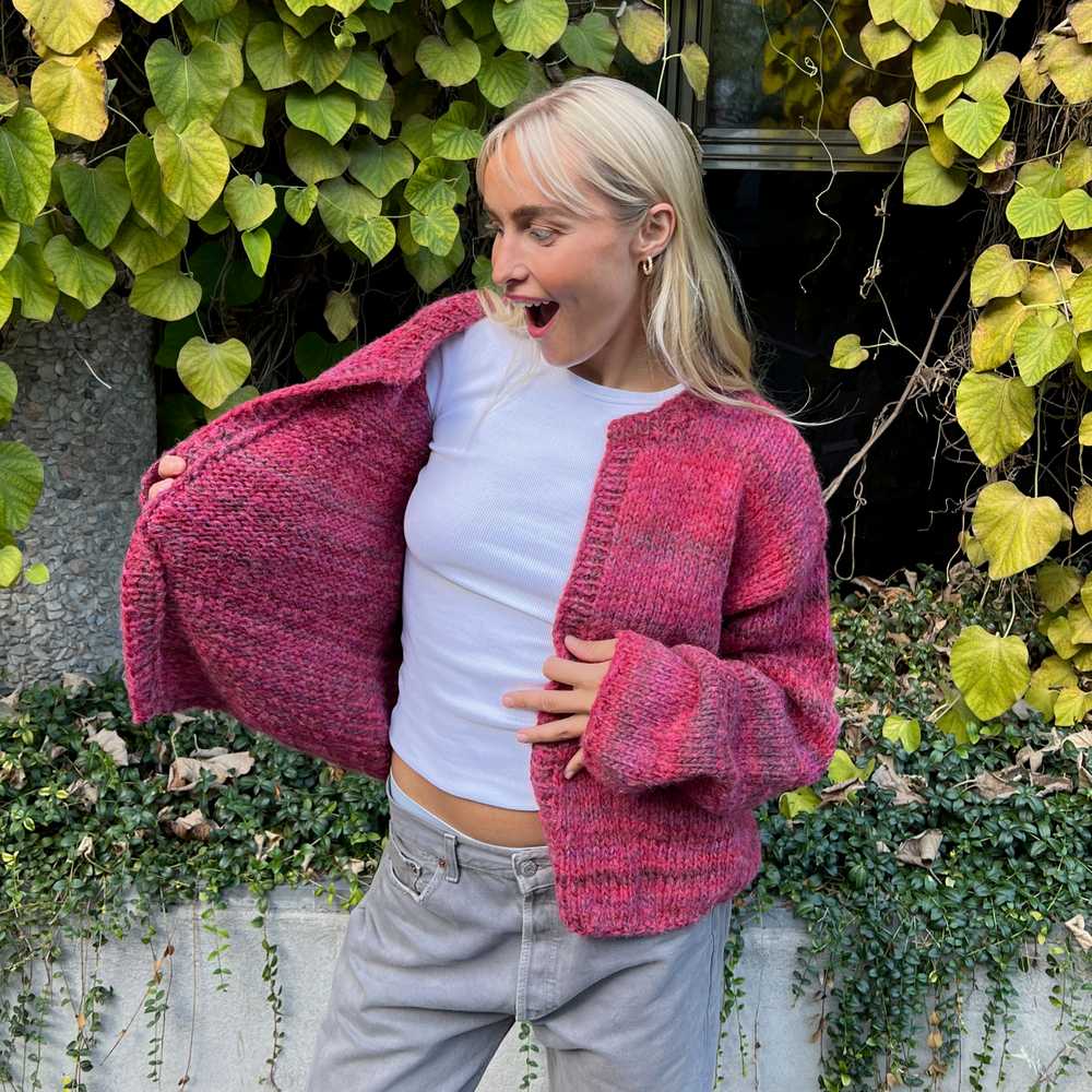 Strikk The look: Øyunn jakke rød