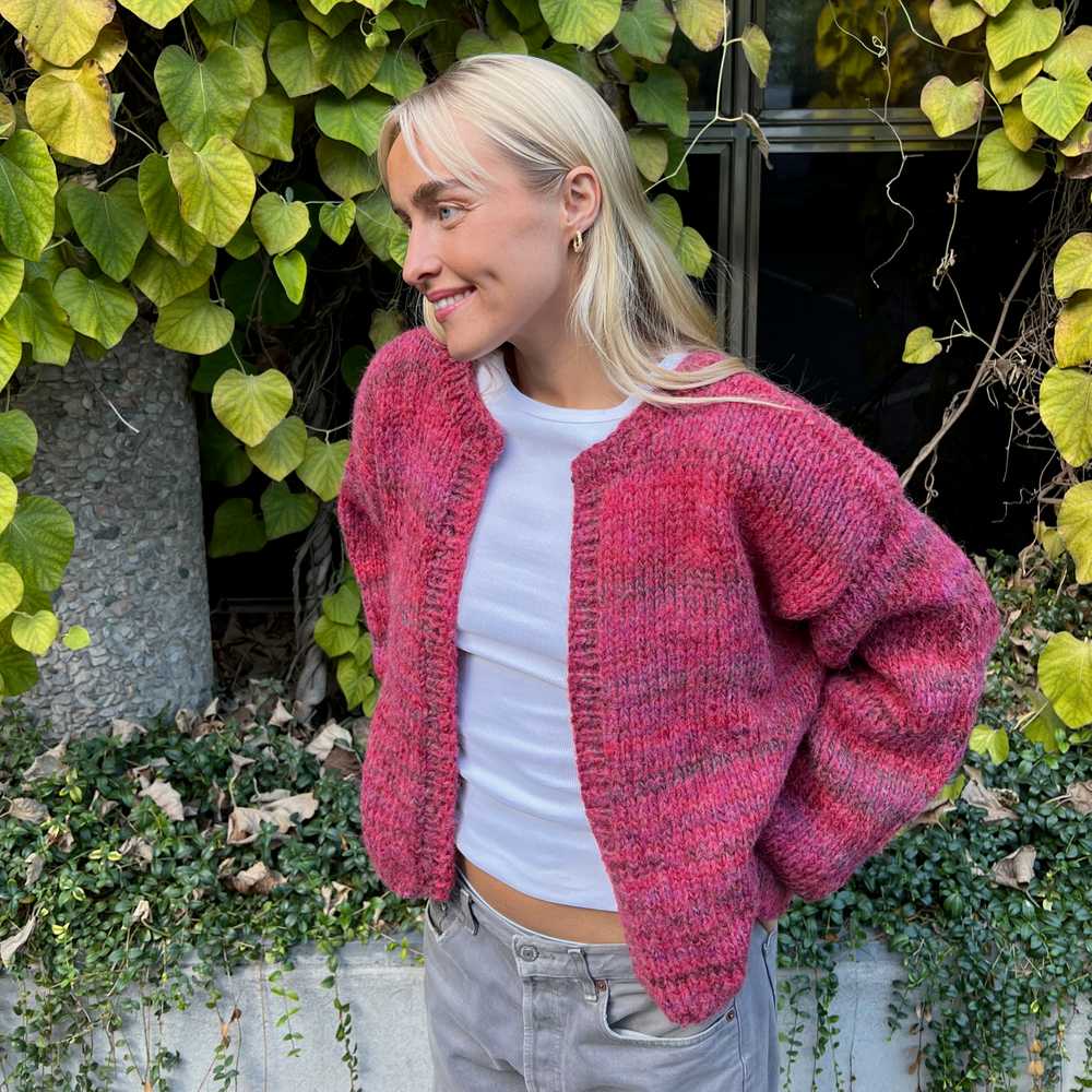 Strikk The look: Øyunn jakke rød