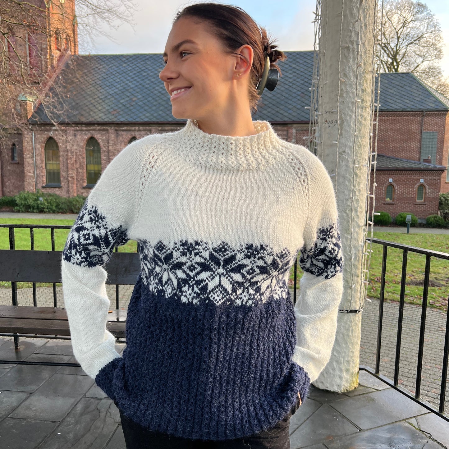 Strikk The Look:  Lysefjord-genser marine